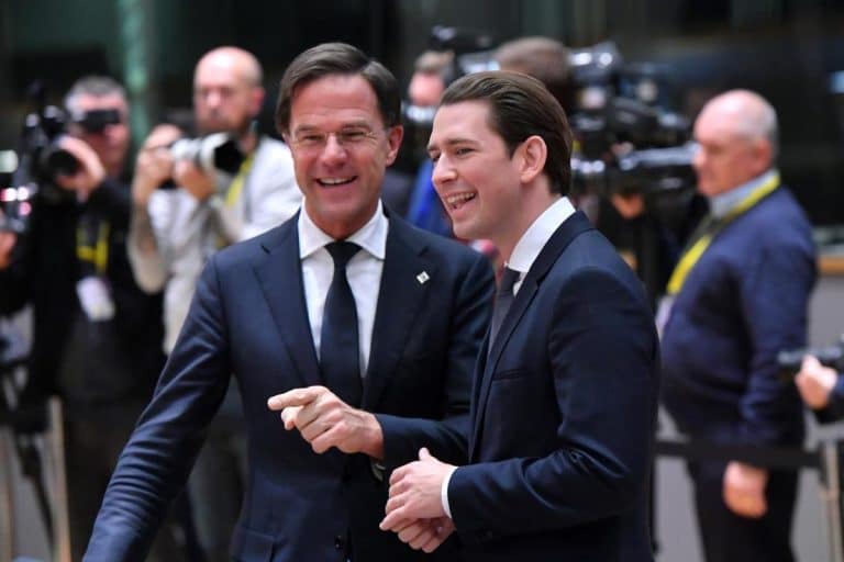 Il debito pubblico italiano allarma il resto d'Europa e non solo per le sue dimensioni ormai da tempo fuori controllo. Ecco un paio di dati che aggravano il problema.