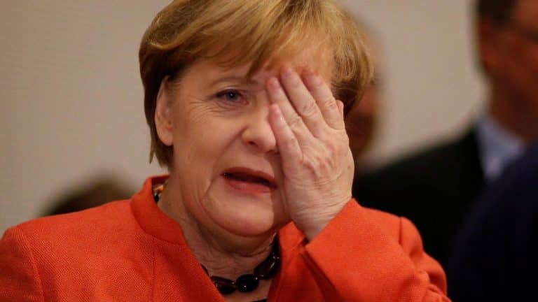 La recessione in Germania appare più vicina dopo i dati sugli ordini industriali in forte calo a maggio. E la cancelliera Merkel ha messo le mani avanti, puntando sulla "flessibile" francese Lagarde per la BCE, anziché rischiare con un tedesco.