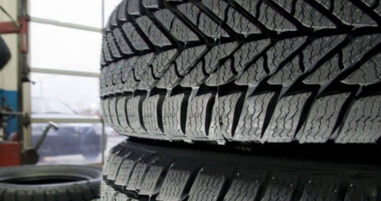 Per richiedere il reddito di cittadinanza, il legislatore ha previsto dei limiti stringenti anche in merito al possesso di auto e moto, da sempre considerato quale manifestazione di capacità di spesa