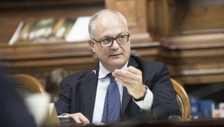 Il ministro dell’Economia Gualtieri esclude categoricamente la patrimoniale. La paura degli italiani sul ritorno delle imposte sulla prima casa.
