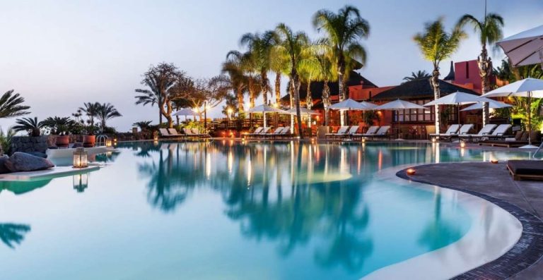 Una vera e propria frode quella del gratta e vinci che costringe i turisti a firmare contratti da 3mila euro per vacanza da sogno che spesso non si faranno mai.