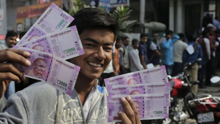 L'economia indiana potrebbe subire un duro colpo dalla lotta al contante del governo Modi. In questi giorni è caos nell'immenso paese asiatico, a causa del ritiro dell'86% del cash.