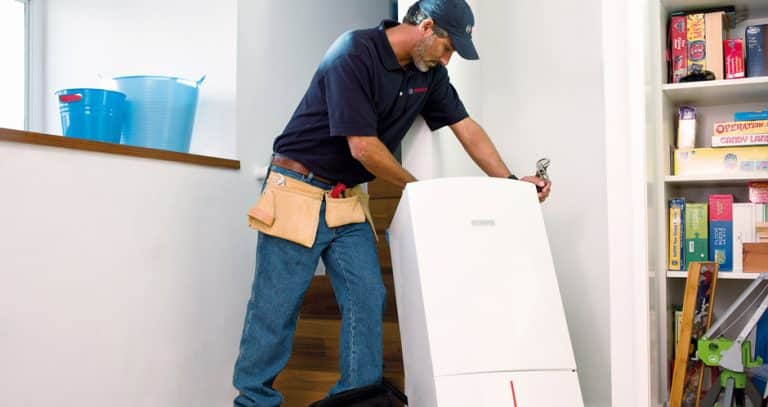 La sostituzione della caldaia oltre a far fruire della detrazione per la riqualificazione energetica permette di accedere anche al bonus mobili 2016?