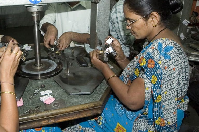 Investire nei diamanti sta per diventare realtà. L'India emetterà tre contratti futures. Vediamo come funzionano e quale importanza riveste il sub-continente asiatico per il mercato delle gemme preziose.