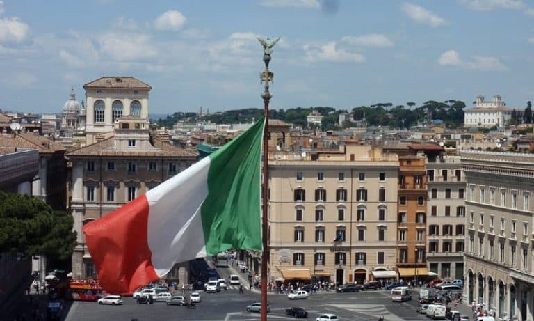 L’asta odierna dei Buoni del Tesoro conferma la discesa dei tassi d’interesse (0,676%). Al netto di inflazione e costi bancari, ai piccoli risparmiatori non conviene più sottoscriverli