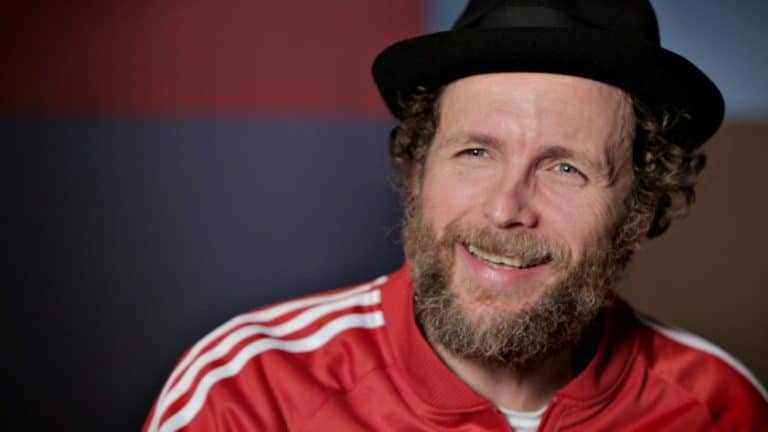 La Banca Intesa Sanpaolo ha indetto un concorso grazie al quale si potranno vincere biglietti per partecipare ai concerti di Jovanotti nel 2018 gratuitamente, le info.