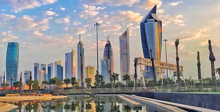Il Kuwait rischia di non poter pagare gli stipendi pubblici dopo il mese di ottobre, ma non c'entra il default. E lo dimostrano anche i rendimenti degli Eurobond.