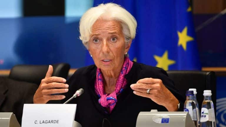 La prima conferenza stampa alla BCE di Christine Lagarde ha mostrato uno stile assai diverso dai predecessori e, per certi versi, pericoloso per i mercati e l'economia nell'Eurozona.