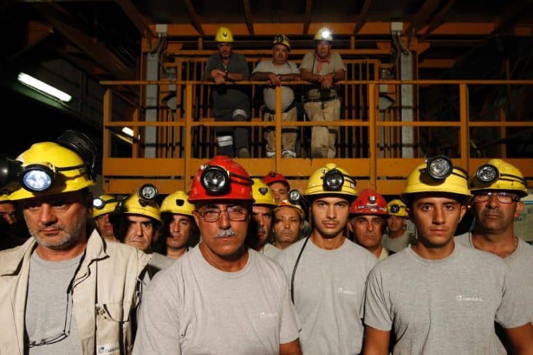 I lavoratori italiani sono ultimi in Europa per numero di anni trascorsi al lavoro. Ma dalle statistiche emerge che il vero grande problema riguarda l'occupazione femminile.