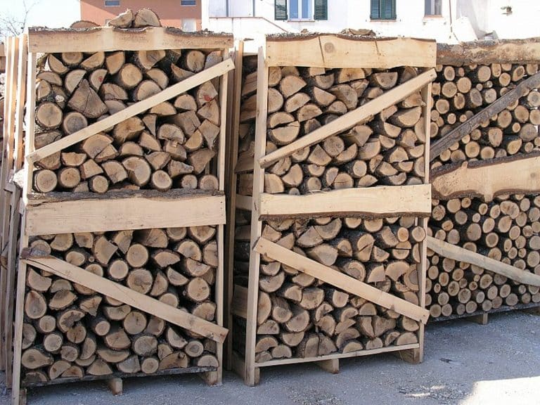 Legna da ardere: aumenta la compensazione e scende l'IVA. Buone notizie per il settore.