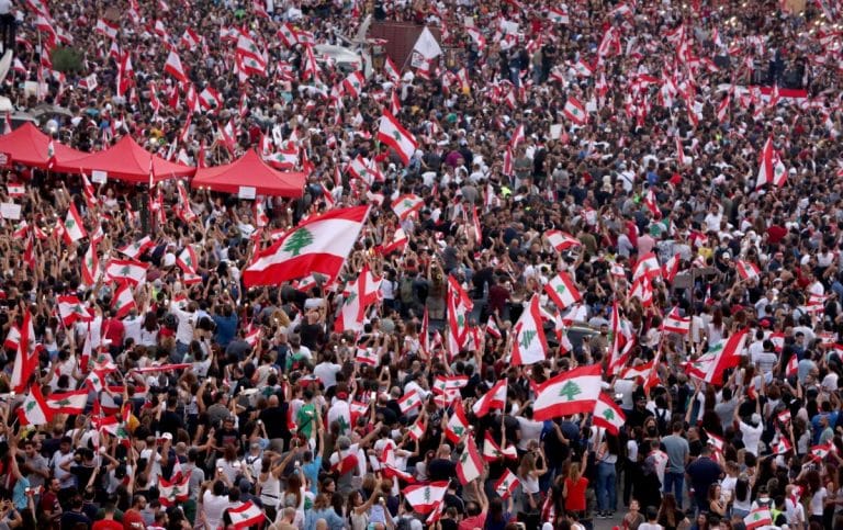 I titoli di stato in Libano crollano di prezzo ed esplodono di rendimento sulla grave crisi politica di queste settimane, culminate con le dimissioni del premier Hariri. Il mercato sconta il default, malgrado le smentite del governo.