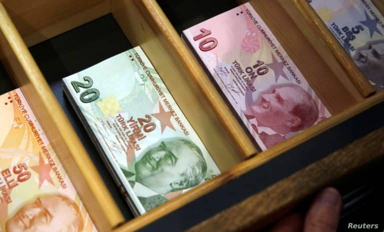 Nuovi minimi storici per la lira turca contro il dollaro, che risente del collasso dell'economia e delle disfunzioni della banca centrale. Ad appena due anni dalla tempesta finanziaria che la travolse, Ankara rischia il bis.