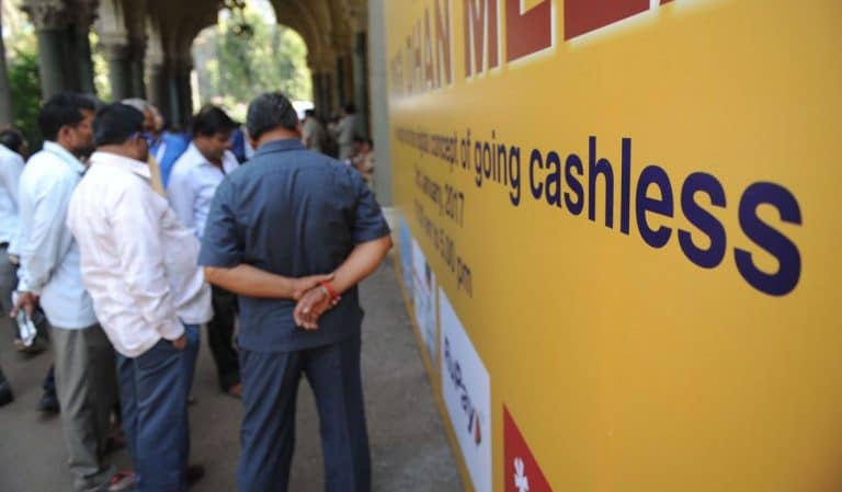 Lotta al contante un fallimento in India, dove la "demonetizzazione" avviata nel novembre scorso non ha esitato alcun risultato. E anche in Italia, il volto feroce dello stato ha fatto flop.