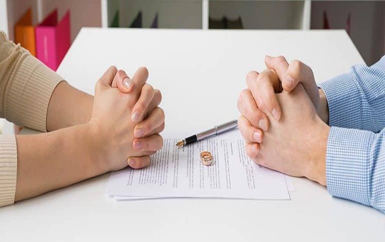 Non sarà sufficiente divorziare (per finta) per ottenere il reddito di cittadinanza. Giro di vite sui furbetti.