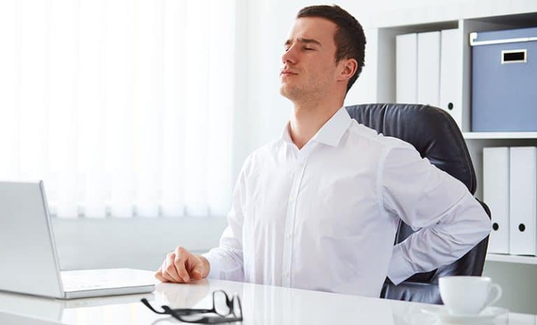 Sei costretto alla scrivania per molte ore perché fai un lavoro al pc? Dall'idea di una startup bolognese un nuovo possibile benefit aziendale: il massaggio alla schiena per i dipendenti