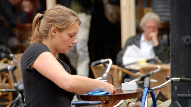 La maternità anticipata riguarda gravidanza a rischio mentre è dovuta sempre per alcuni lavori particolarmente usuranti. Ecco cosa sapere: tutele e sanzioni.