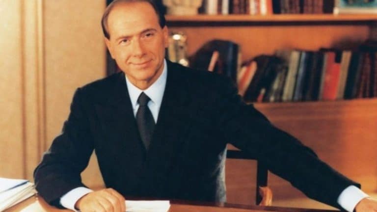 Il titolo Mediaset è lontanissimo dai massimi storici toccati nell'anno 2000, perdendo da allora il 90%. E chi ebbe la sfortuna di acquistarlo in quella fase, oggi non sa come uscirne.