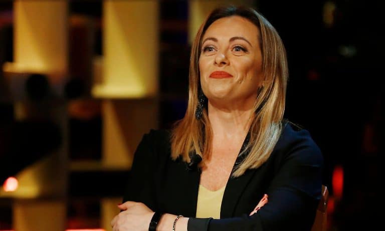 La leader di Fratelli d'Italia guadagna consenso non solo tra gli elettori italiani, ma anche tra le cancellerie straniere. Il presidente Donald Trump la preferirebbe a Matteo Salvini, così come il Vaticano e la stessa Unione Europea. Sarà la prima donna premier?