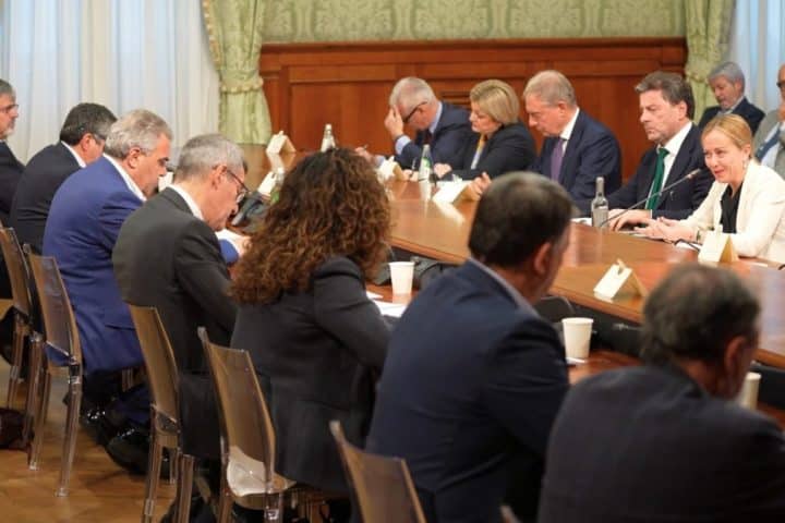 Pensioni, incontro tra Meloni e sindacati