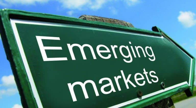 I rendimenti dei bond dei paesi emergenti sono alti, ma per gli investitori vale la pena rischiare di fronte alla crescita anemica delle economia avanzate