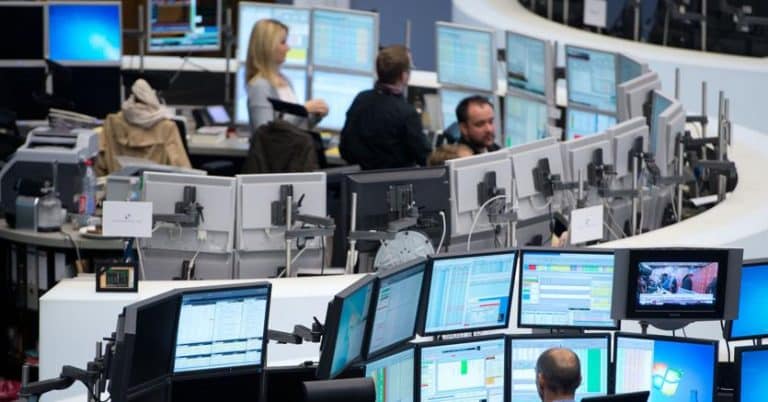 Novembre si sta concludendo nero per i mercati finanziari in Italia. La crisi di fiducia colpisce, in particolare, banche e titoli di stato. Alla radice dei guai ci sono errori tattici del premier Matteo Renzi.