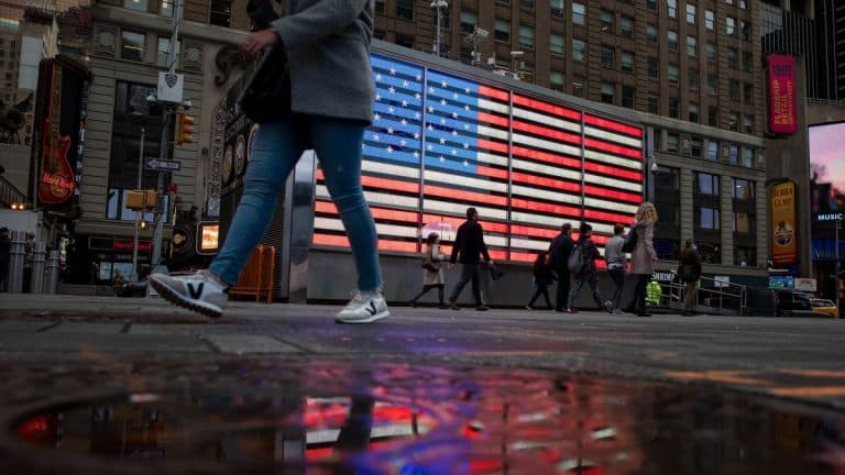 Treasury a 10 anni sotto l'1% per la prima volta. Il mercato obbligazionario mondiale ne risulterà influenzato e i rendimenti americani puntano ormai ad azzerarsi.