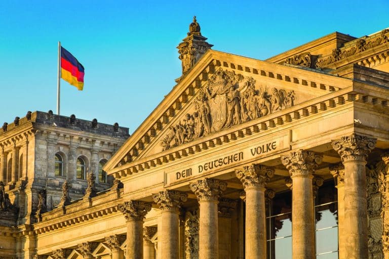 Rendimenti obbligazionari in crescita e prezzi in forte caduta, specie per i bond con cedole basse. E a pagare pegno sono particolarmente i titoli tedeschi.