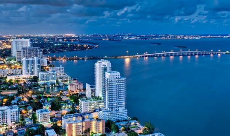 Riforma del MES e Target 2 quali indizi delle basi assai fragili su cui poggia l'euro. E a pagarne il prezzo sarebbero i risparmiatori italiani più di altri. ELVinvest invita a prendere in considerazione gli investimenti immobiliari all'estero per ripararsi dai rischi.