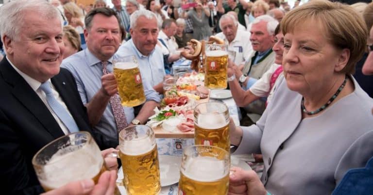 La Germania sfida gli USA e si mette a capo dell'Europa per sganciarla dall'orbita americana. La storia riprende il corso interrotto dalla Seconda Guerra Mondiale, ma verso quale ordine stiamo andando?