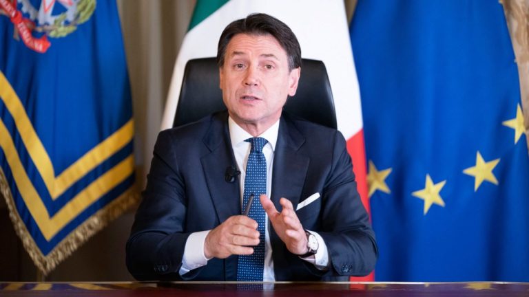 L'accordo in UE sulle misure anti-crisi si allontana. Le posizioni del Nord Europa diventano più rigide e ieri dalla Germania è arrivata una sentenza negativa per il debito pubblico italiano.