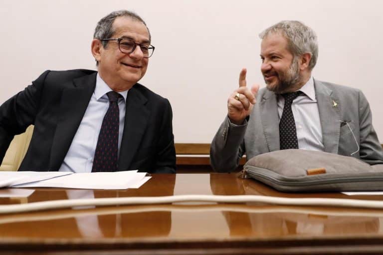 I minibot approvati alla Camera all'unanimità nascondo un'insidia piuttosto forte per la permanenza dell'Italia nell'euro. E da oggi sui mercati finanziari si rischia di ballare ancora di più.