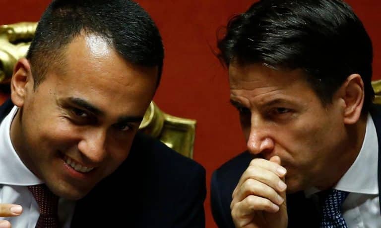 Finanziamenti da Caracas per il Movimento 5 Stelle nel 2010. Dal regime di Nicolas Maduro smentiscono seccamente e così anche Davide Casaleggio. Ma le simpatie "grilline" per il modello "chaviste" è un dato certo.