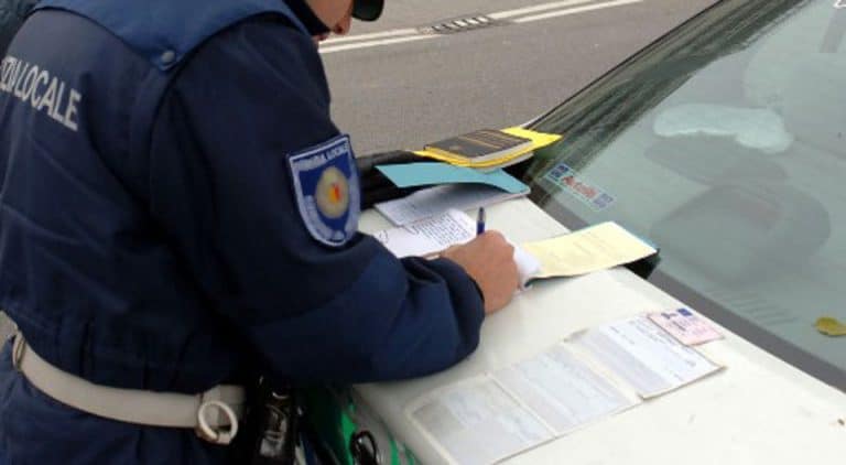 Ecco cosa potrebbe succedere se non si paga una multa per violazione del codice della strada, anche se si decide di fare ricorso.