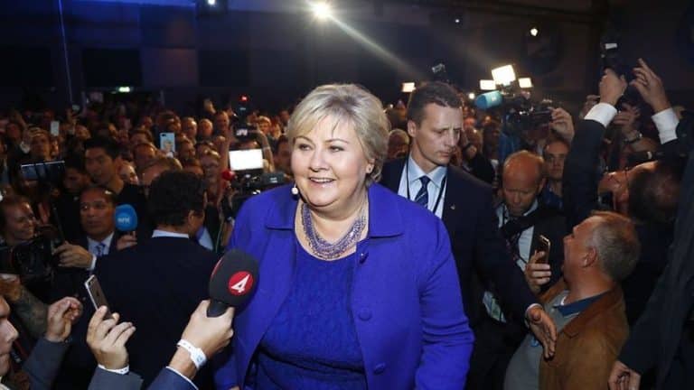 La sinistra resta all'opposizione in Norvegia, dove il centro-destra ottiene una storica riconferma. L'economia ha spinto il governo e affossato i laburisti, guidati da un leader milionario.