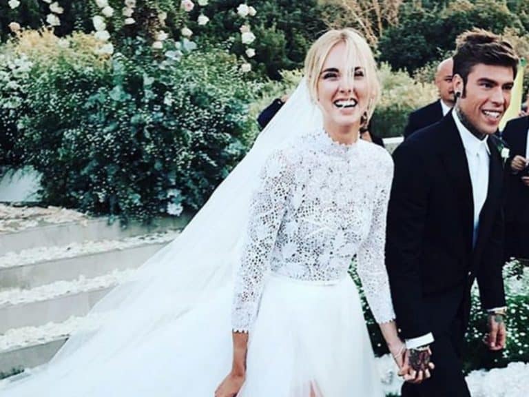 Il matrimonio di Fedez e Chiara Ferragni a Noto è stato sicuramente l’evento social dell’anno. Soltanto su Ig, tra stories, foto e dirette ha generato un traffico ingente. Nulla però se si pensa a quanto queste nozze hanno generato. Secondo quanto scrive Repubblica si parla di un affare milionario tra sponsorizzazioni ad hoc e denaro speso dalla coppia. Le nozze da 36 milioni di dollari Secondo i dati di Launchmetrics, società di monitoraggio e analisi dei dati web, le nozze dei Theferragnez varrebbero 36 milioni di dollari. La società ha creato un algoritmo chiamato Media Impact Value che trasforma, o