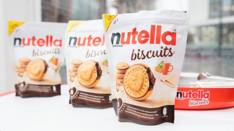 Nutella Biscuits grande successo per la Ferrero, a cui nel 2015 andò male il lancio di un prodotto simile. E i suoi concorrenti Baiocchi Mulino Bianco della Barilla rischiano la vita dura sotto Natale.