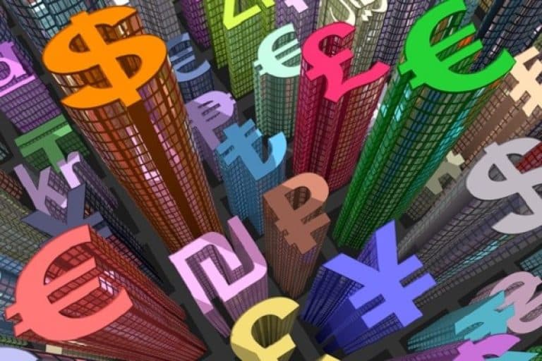 Investire in obbligazioni all'estero e coprirsi dal rischio di cambio. Non sempre l'operazione è conveniente. Ecco alcuni casi in cui risulta oggi preferibile speculare sulle valute.