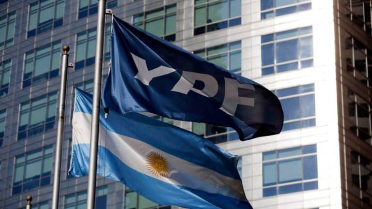 La compagnia argentina YPF ha proposto agli obbligazionisti in possesso del bond marzo 2021 lo scambio da 1 miliardo di dollari con titoli di nuova emissione in scadenza nel 2025.