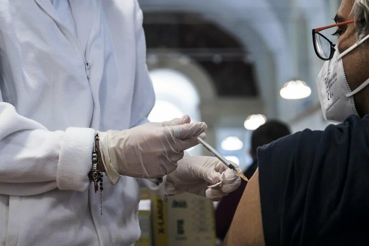 La confusione di Draghi sull'obbligo vaccinale