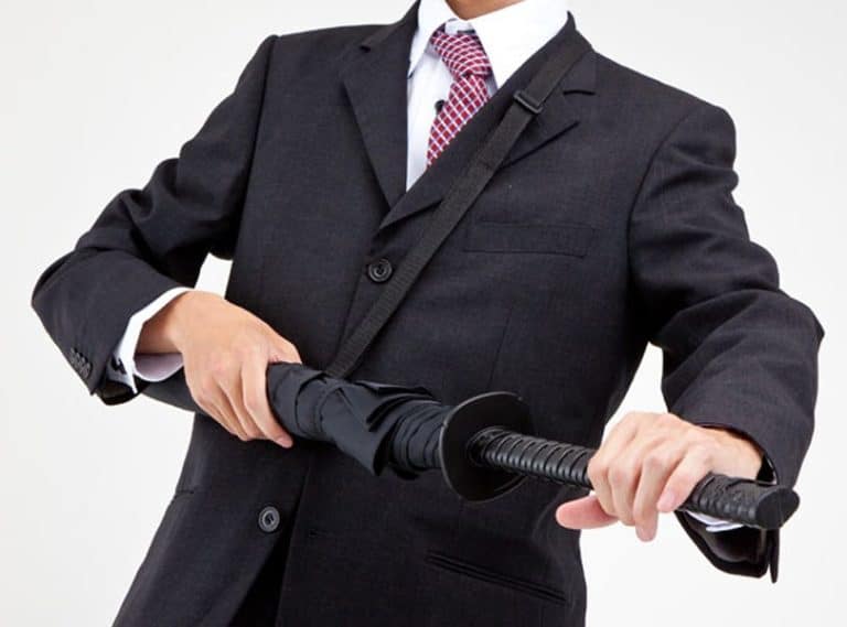 L'uso di ombrello o altra arma impropria in caso di rissa o aggressione può rappresentare un'aggravante. Ecco quando