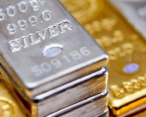 Argento batte oro nel 2025