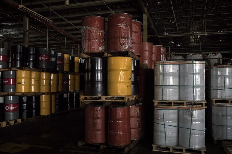 Le quotazioni del metallo sono esplose quest'anno, quelle del greggio sono crollate, pur risalendo dai minimi di aprile. Il futuro potrebbe indicarcelo il rapporto tra i due prezzi.