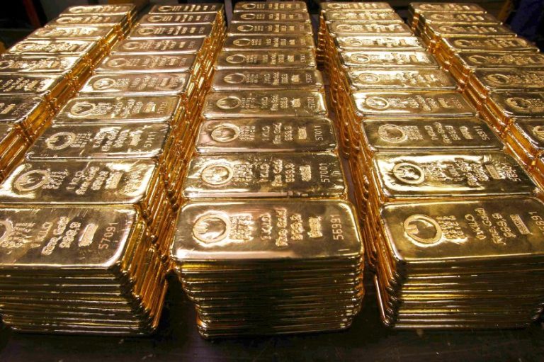 L'oro tedesco sarà entro quest'anno del tutto rimpatriato dalla Francia e l'obiettivo della Bundesbank di detenerlo per metà in patria è raggiunto con tre anni di anticipo. Segnale di sfiducia verso gli alleati e, in particolare, verso l'euro?