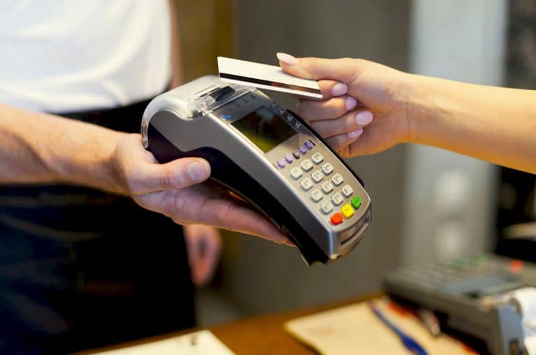 In emergenza Covid è stato boom di pagamenti digitali, eppure esistono alcuni rischi dai quali proteggersi per quelli effettuati senza digitare il PIN.