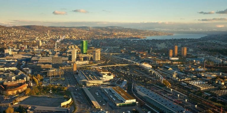 Perché la Svizzera è e resta meta mondiale per i capitali e diventa ancora più appetibile nelle fasi di crisi. Ce lo spiega Marco Zanni, fondatore di una società che investe anche sul mercato russo.