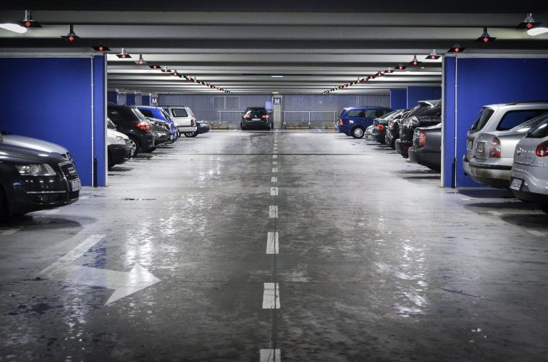 La macchina con sbarra automatica per accedere ad un parcheggio non eroga alcun servizio, avendo la sola funzione di consentire agli utenti il pagamento della sosta in assenza dell'operatore