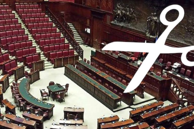 Anche gli stipendi dei parlamentari italiani, i più alti del mondo, entrano nel mirino dei tagli dopo il referendum. Sarà la volta buona?