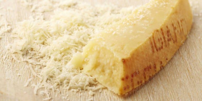 Grana, Padano Cheese, Romano Cheese e altri cibi "taroccati" potranno essere liberamente venduti in Giappone. Addio al Made in Italy.