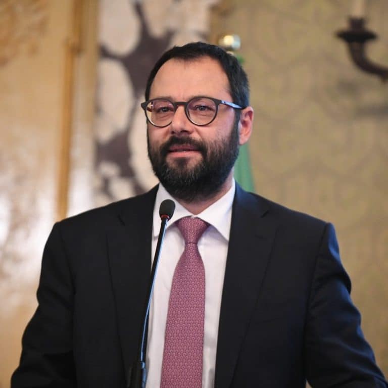 Cominciano a trapelare i primi dettagli del nuovo provvedimento di maggio, si attendono 5000 euro a fondo perduto.