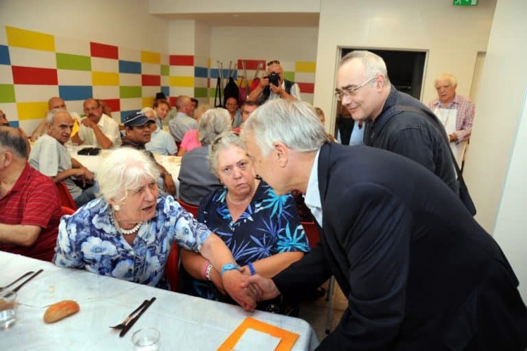 Andare in pensione a 85 anni o mai. L'ipotesi estrema circola in Giappone contro il rischio bancarotta del sistema previdenziale, ma attenti a pensare che la discussione resterà una stravaganza del Sol Levante.